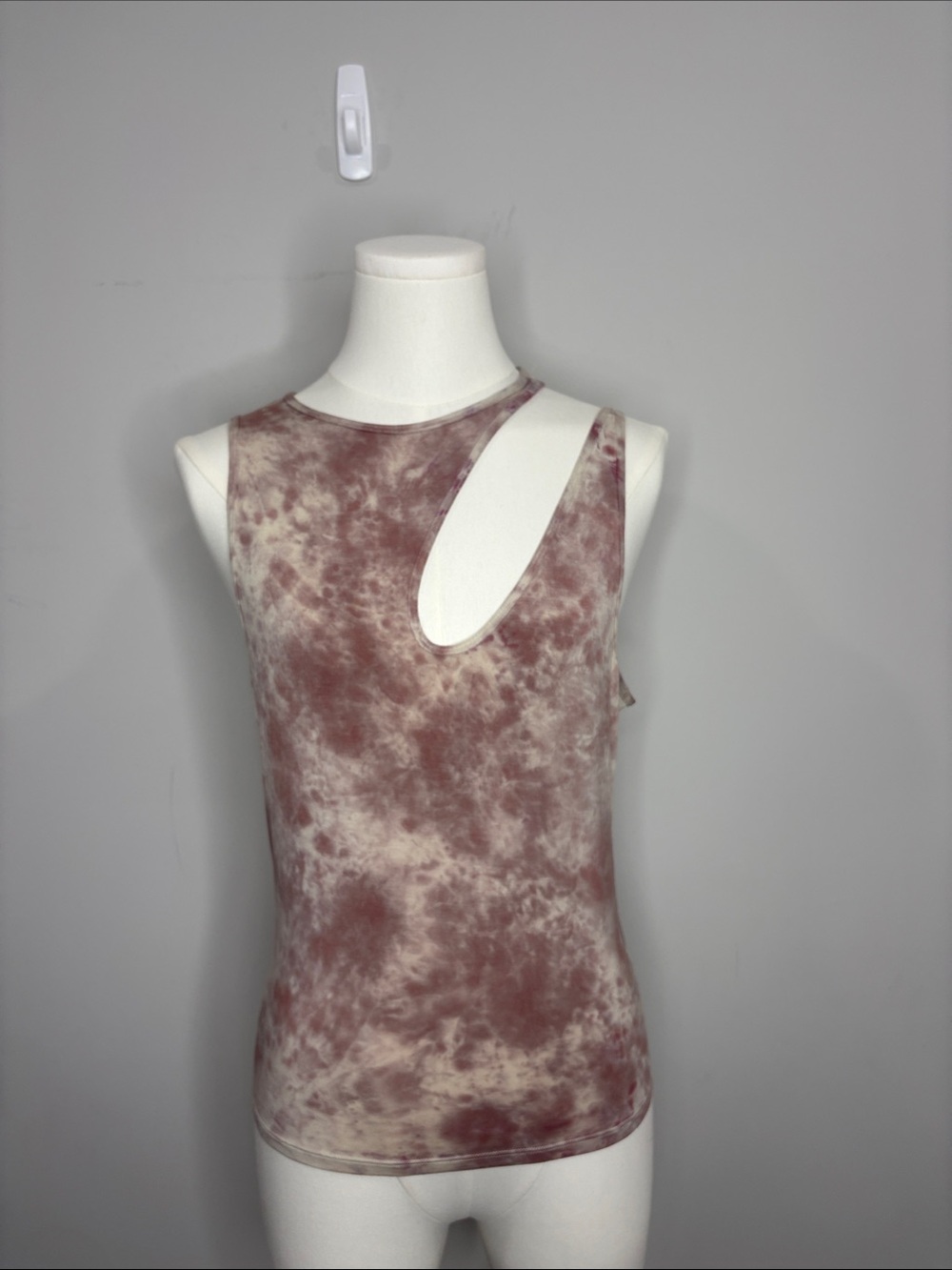 Lululemon Shoulder Cut-Out Yoga Tank Top